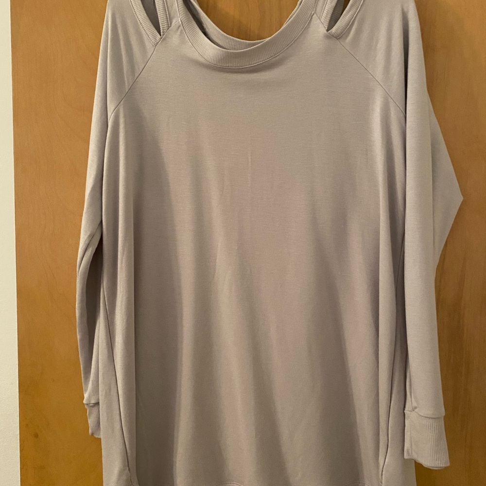 NWT Kenneth Cole Reaction Women's Cold Shoulder Long sleeve - Size Large